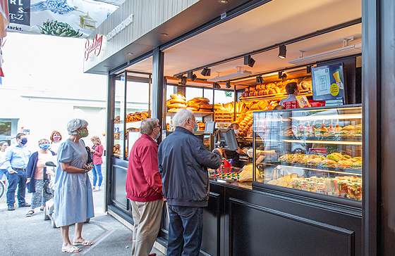 Neue Filiale mit Bistro-Bereich am Carlsplatz eröffnet